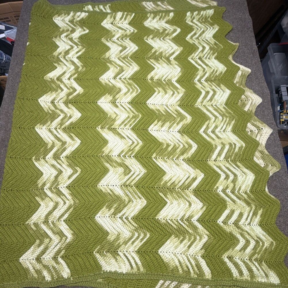 VTG Afghan Throw Chevron Crochet Lap Blanket Zig Zag Green & White 80”x48”